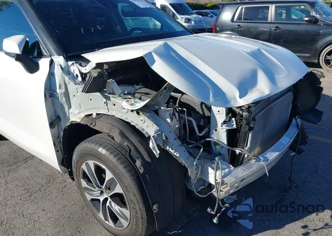 2021 Toyota Highlander Xle z USA, uszkodzony, nr VIN 5TDHZRAH5MS069769